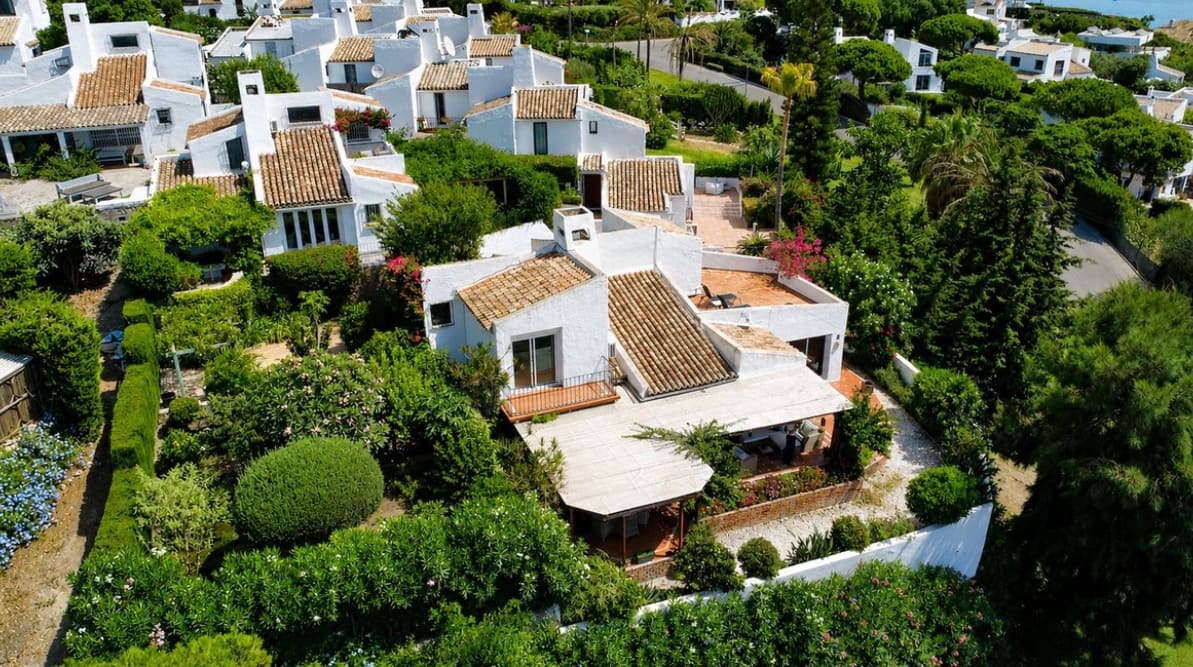 3 Zimmer Villa zu verkaufen in Bahia de Casares mit Pool Garage - 680.000 € (Ref: 10037082)