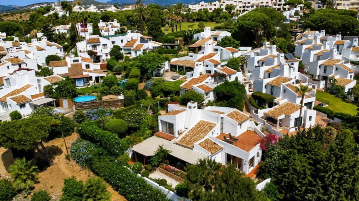 3 Zimmer Villa zu verkaufen in Bahia de Casares mit Pool Garage - 680.000 € (Ref: 10037082)