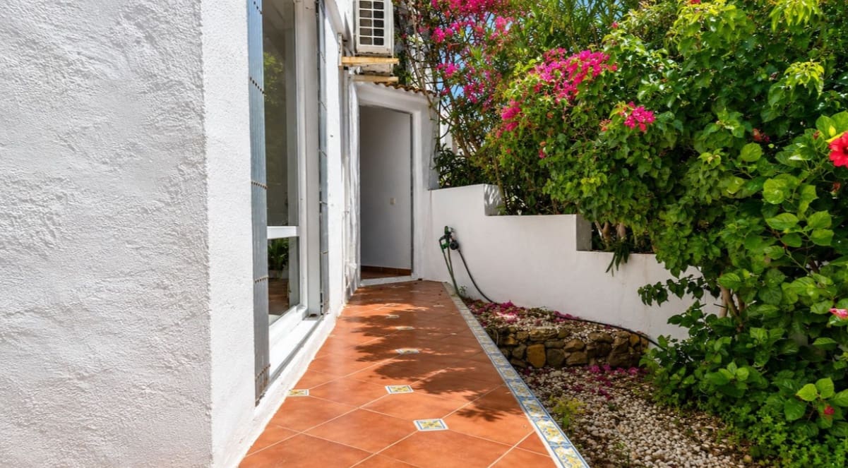3 Zimmer Villa zu verkaufen in Bahia de Casares mit Pool Garage - 680.000 € (Ref: 10037082)