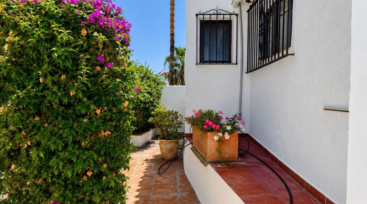 3 Zimmer Villa zu verkaufen in Bahia de Casares mit Pool Garage - 680.000 € (Ref: 10037082)