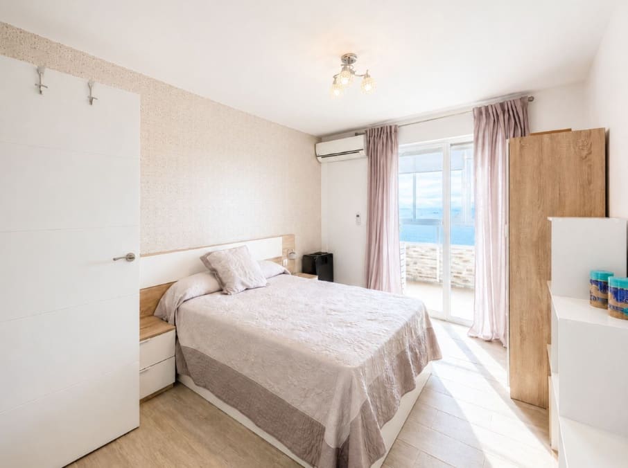 Apartamento de 3 habitaciones en Torreguadiaro en venta - 565.000 € (Ref: 10037084)