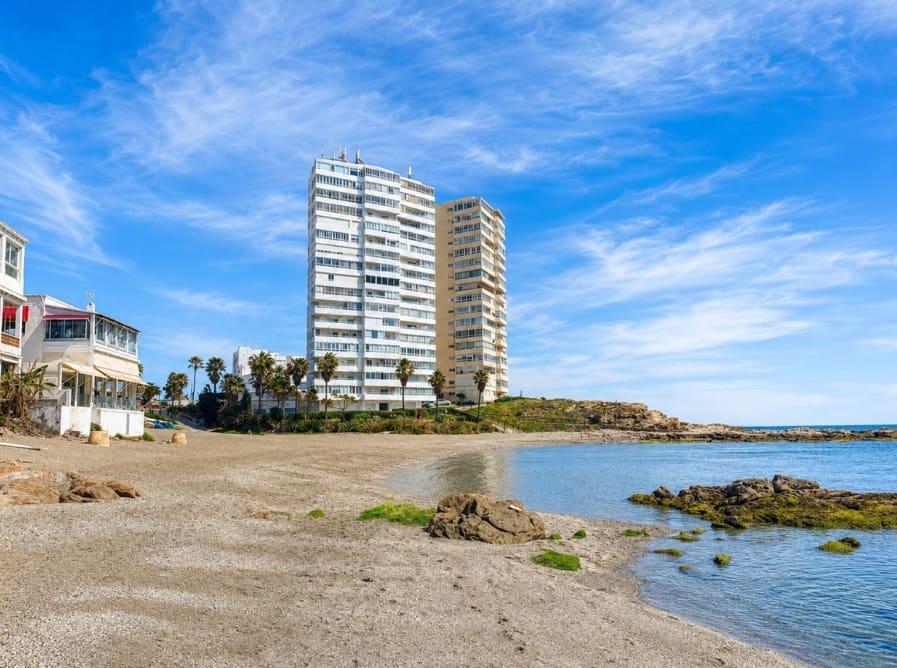 Apartamento de 3 habitaciones en Torreguadiaro en venta - 565.000 € (Ref: 10037084)