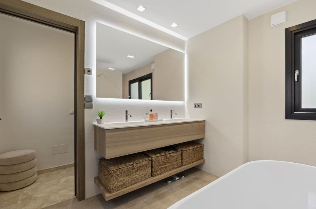 4 quarto Moradia para venda em Marbella com piscina garagem - 2 395 000 € (Ref: 10049993)