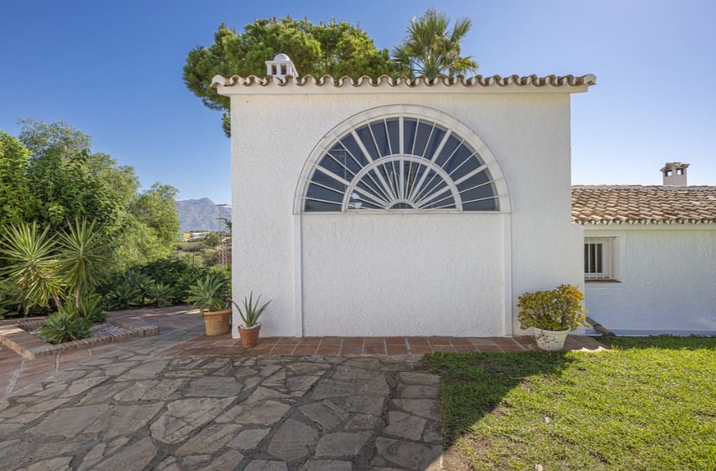 Chalet de 3 habitaciones en Marbella en venta con piscina garaje - 1.495.000 € (Ref: 10049995)