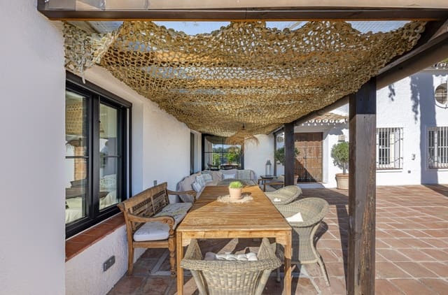 Chalet de 3 habitaciones en Marbella en venta con piscina garaje - 1.495.000 € (Ref: 10049995)