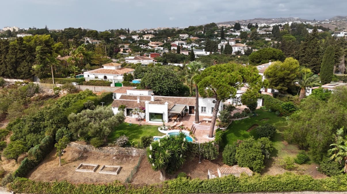 Chalet de 3 habitaciones en Marbella en venta con piscina garaje - 1.495.000 € (Ref: 10049995)