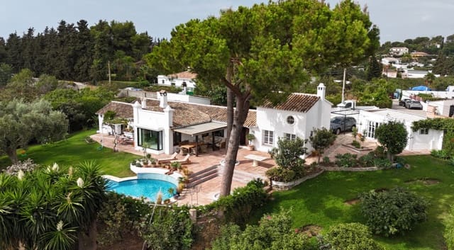 Chalet de 3 habitaciones en Marbella en venta con piscina garaje - 1.495.000 € (Ref: 10049995)