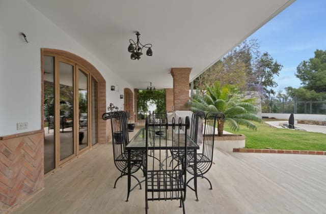 4 Zimmer Villa zu verkaufen in Marbella mit Pool Garage - 2.450.000 € (Ref: 10049996)