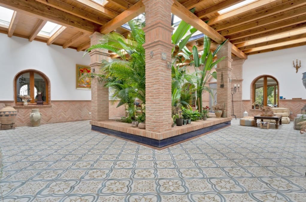 4 Zimmer Villa zu verkaufen in Marbella mit Pool Garage - 2.450.000 € (Ref: 10049996)
