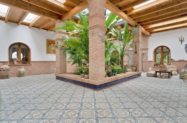 4 Zimmer Villa zu verkaufen in Marbella mit Pool Garage - 2.450.000 € (Ref: 10049996)