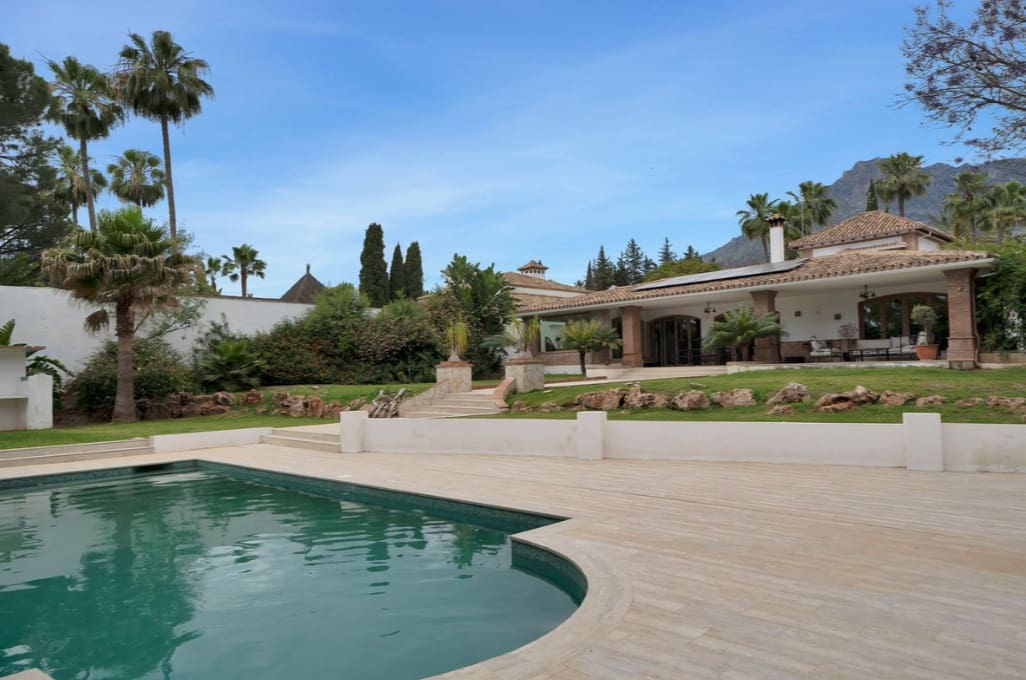 4 Zimmer Villa zu verkaufen in Marbella mit Pool Garage - 2.450.000 € (Ref: 10049996)