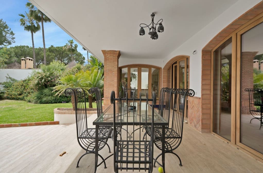 4 Zimmer Villa zu verkaufen in Marbella mit Pool Garage - 2.450.000 € (Ref: 10049996)