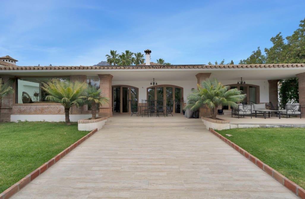 4 Zimmer Villa zu verkaufen in Marbella mit Pool Garage - 2.450.000 € (Ref: 10049996)