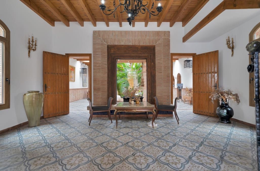 4 Zimmer Villa zu verkaufen in Marbella mit Pool Garage - 2.450.000 € (Ref: 10049996)
