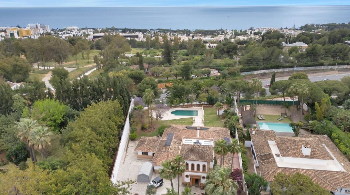 4 Zimmer Villa zu verkaufen in Marbella mit Pool Garage - 2.450.000 € (Ref: 10049996)