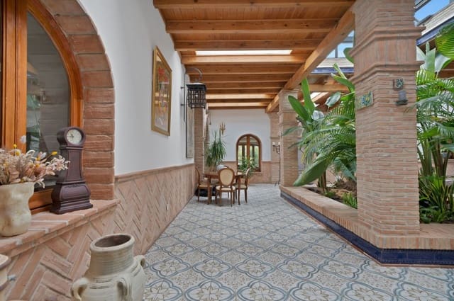 4 Zimmer Villa zu verkaufen in Marbella mit Pool Garage - 2.450.000 € (Ref: 10049996)