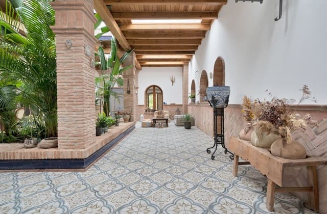 4 Zimmer Villa zu verkaufen in Marbella mit Pool Garage - 2.450.000 € (Ref: 10049996)