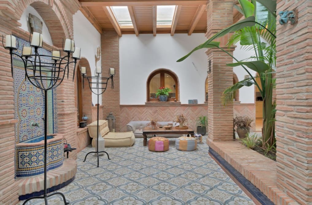 4 Zimmer Villa zu verkaufen in Marbella mit Pool Garage - 2.450.000 € (Ref: 10049996)