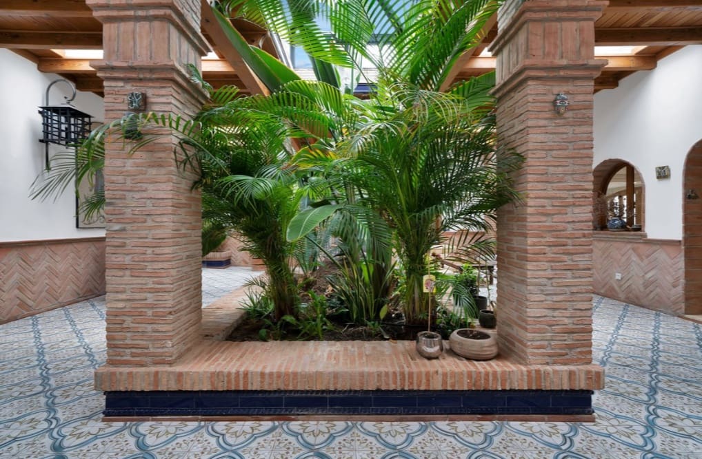 4 Zimmer Villa zu verkaufen in Marbella mit Pool Garage - 2.450.000 € (Ref: 10049996)