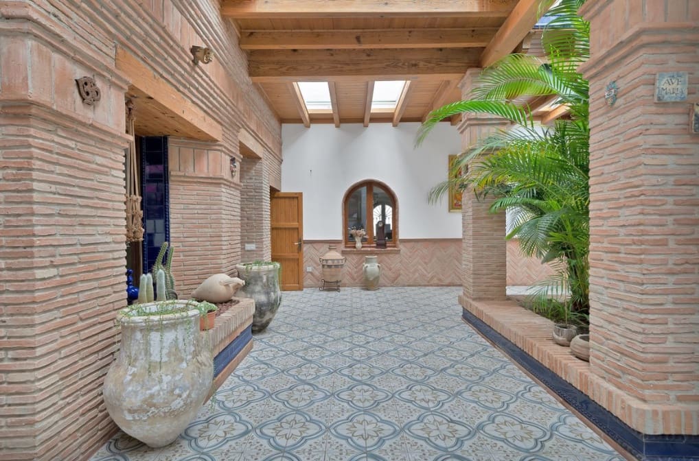 4 Zimmer Villa zu verkaufen in Marbella mit Pool Garage - 2.450.000 € (Ref: 10049996)