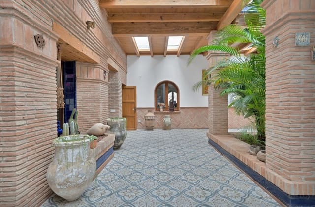 4 Zimmer Villa zu verkaufen in Marbella mit Pool Garage - 2.450.000 € (Ref: 10049996)
