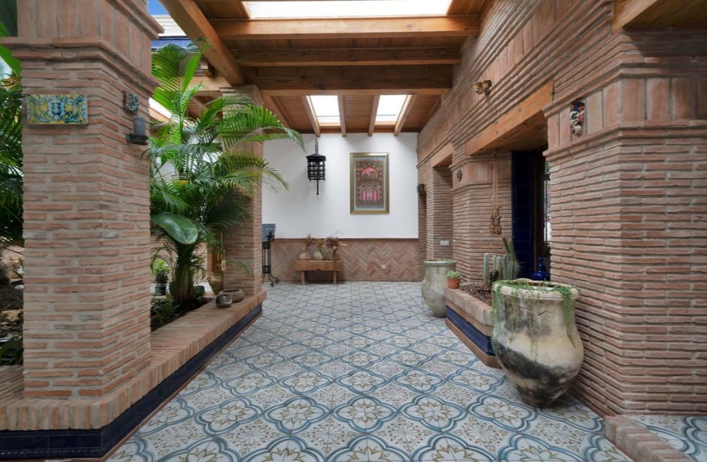 4 Zimmer Villa zu verkaufen in Marbella mit Pool Garage - 2.450.000 € (Ref: 10049996)