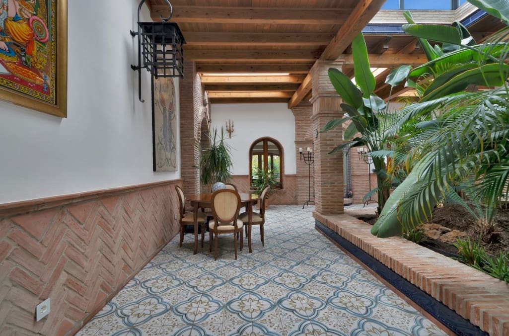 4 Zimmer Villa zu verkaufen in Marbella mit Pool Garage - 2.450.000 € (Ref: 10049996)