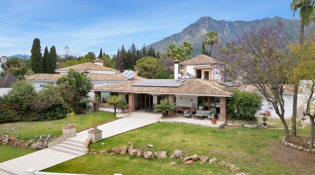 4 Zimmer Villa zu verkaufen in Marbella mit Pool Garage - 2.450.000 € (Ref: 10049996)