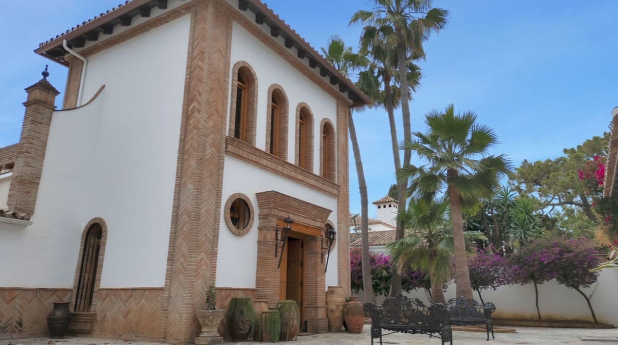 4 Zimmer Villa zu verkaufen in Marbella mit Pool Garage - 2.450.000 € (Ref: 10049996)
