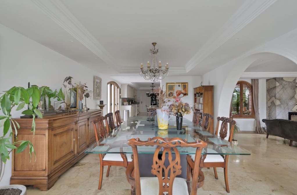 4 Zimmer Villa zu verkaufen in Marbella mit Pool Garage - 2.450.000 € (Ref: 10049996)