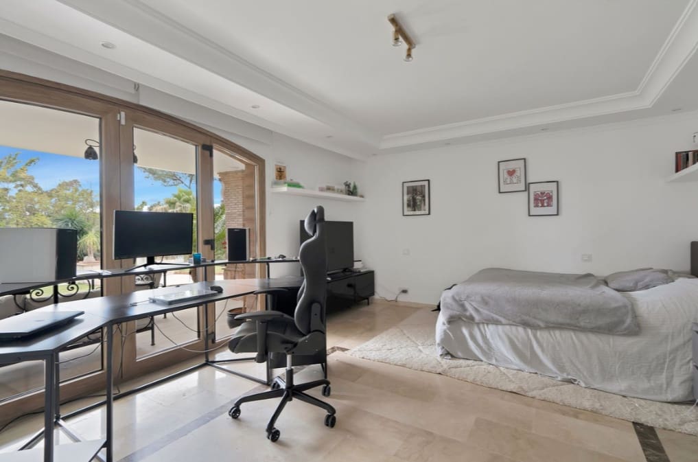 4 Zimmer Villa zu verkaufen in Marbella mit Pool Garage - 2.450.000 € (Ref: 10049996)