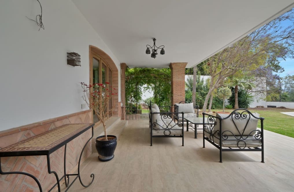 4 Zimmer Villa zu verkaufen in Marbella mit Pool Garage - 2.450.000 € (Ref: 10049996)