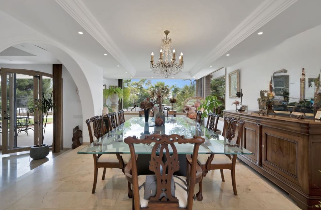 4 Zimmer Villa zu verkaufen in Marbella mit Pool Garage - 2.450.000 € (Ref: 10049996)