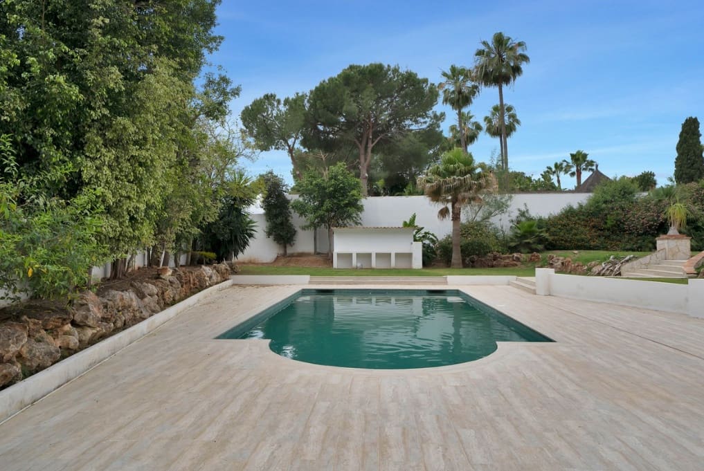 4 Zimmer Villa zu verkaufen in Marbella mit Pool Garage - 2.450.000 € (Ref: 10049996)