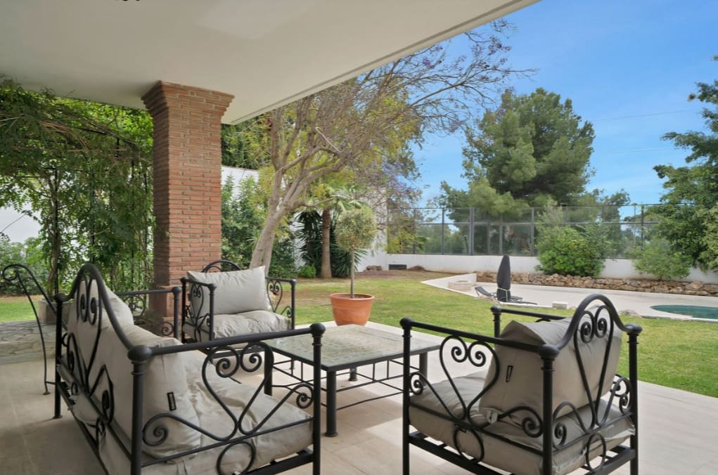 4 Zimmer Villa zu verkaufen in Marbella mit Pool Garage - 2.450.000 € (Ref: 10049996)