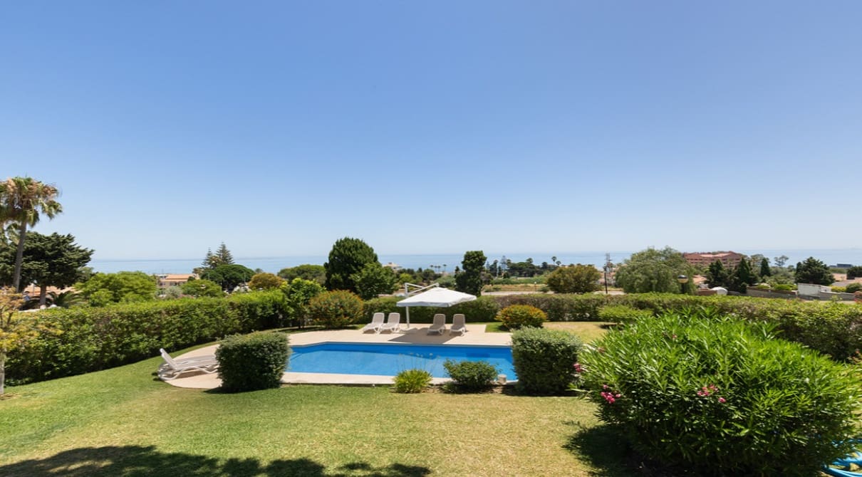 4 bedroom Villa for sale in Manilva with pool - € 1,100,000 (Ref: 10049997)