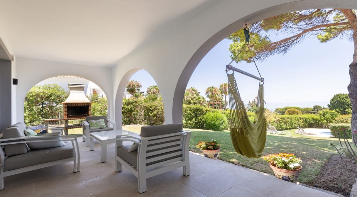 4 bedroom Villa for sale in Manilva with pool - € 1,100,000 (Ref: 10049997)