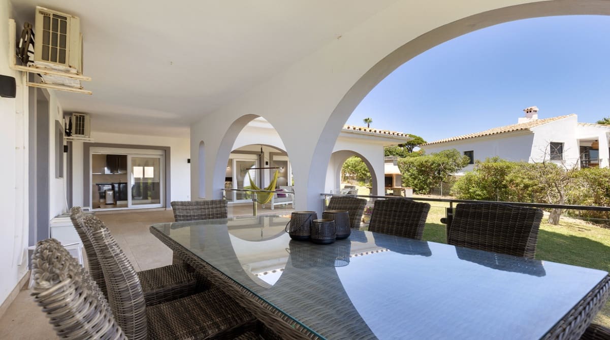 4 bedroom Villa for sale in Manilva with pool - € 1,100,000 (Ref: 10049997)