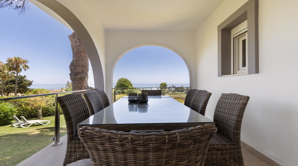 4 bedroom Villa for sale in Manilva with pool - € 1,100,000 (Ref: 10049997)