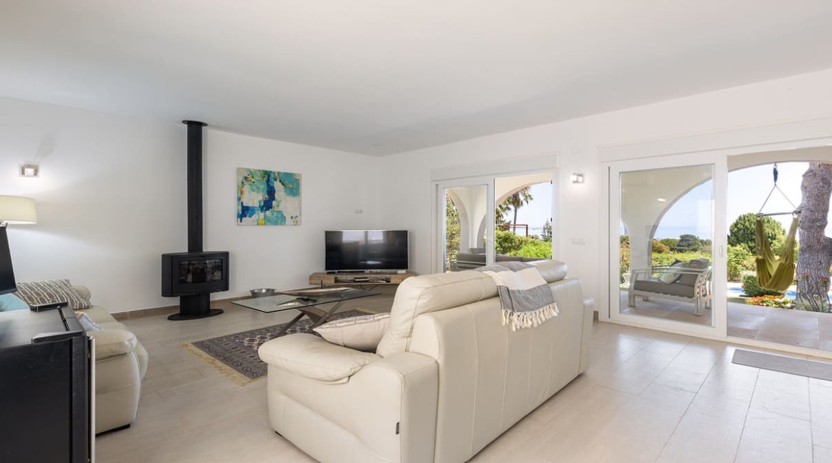 4 bedroom Villa for sale in Manilva with pool - € 1,100,000 (Ref: 10049997)