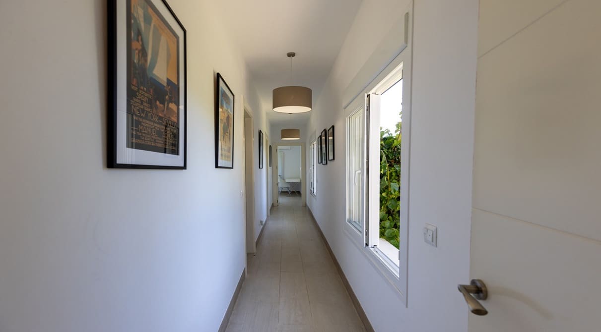 4 bedroom Villa for sale in Manilva with pool - € 1,100,000 (Ref: 10049997)