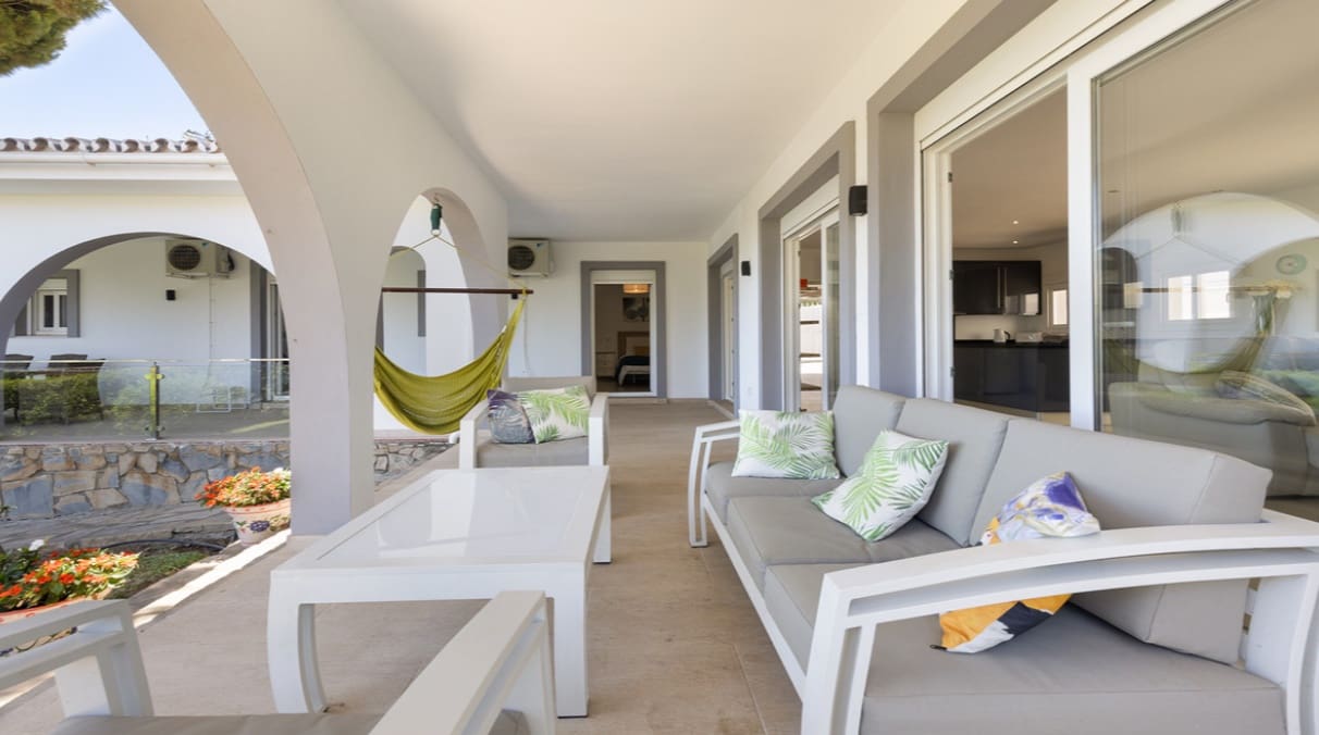 4 bedroom Villa for sale in Manilva with pool - € 1,100,000 (Ref: 10049997)