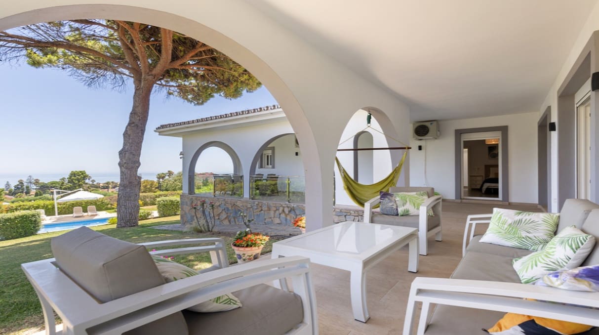 4 bedroom Villa for sale in Manilva with pool - € 1,100,000 (Ref: 10049997)