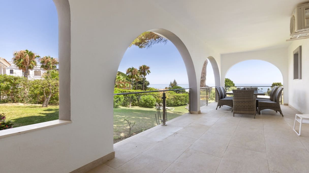 4 bedroom Villa for sale in Manilva with pool - € 1,100,000 (Ref: 10049997)
