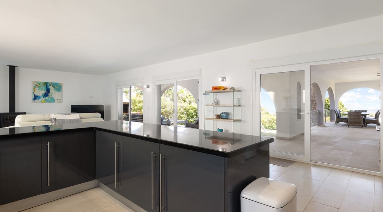 4 bedroom Villa for sale in Manilva with pool - € 1,100,000 (Ref: 10049997)