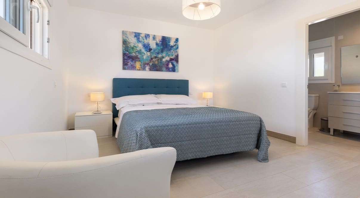4 bedroom Villa for sale in Manilva with pool - € 1,100,000 (Ref: 10049997)