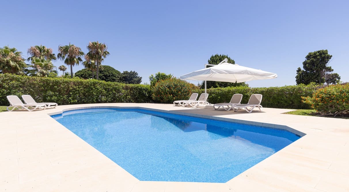 4 bedroom Villa for sale in Manilva with pool - € 1,100,000 (Ref: 10049997)