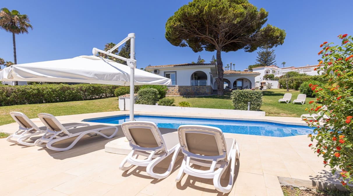 4 bedroom Villa for sale in Manilva with pool - € 1,100,000 (Ref: 10049997)
