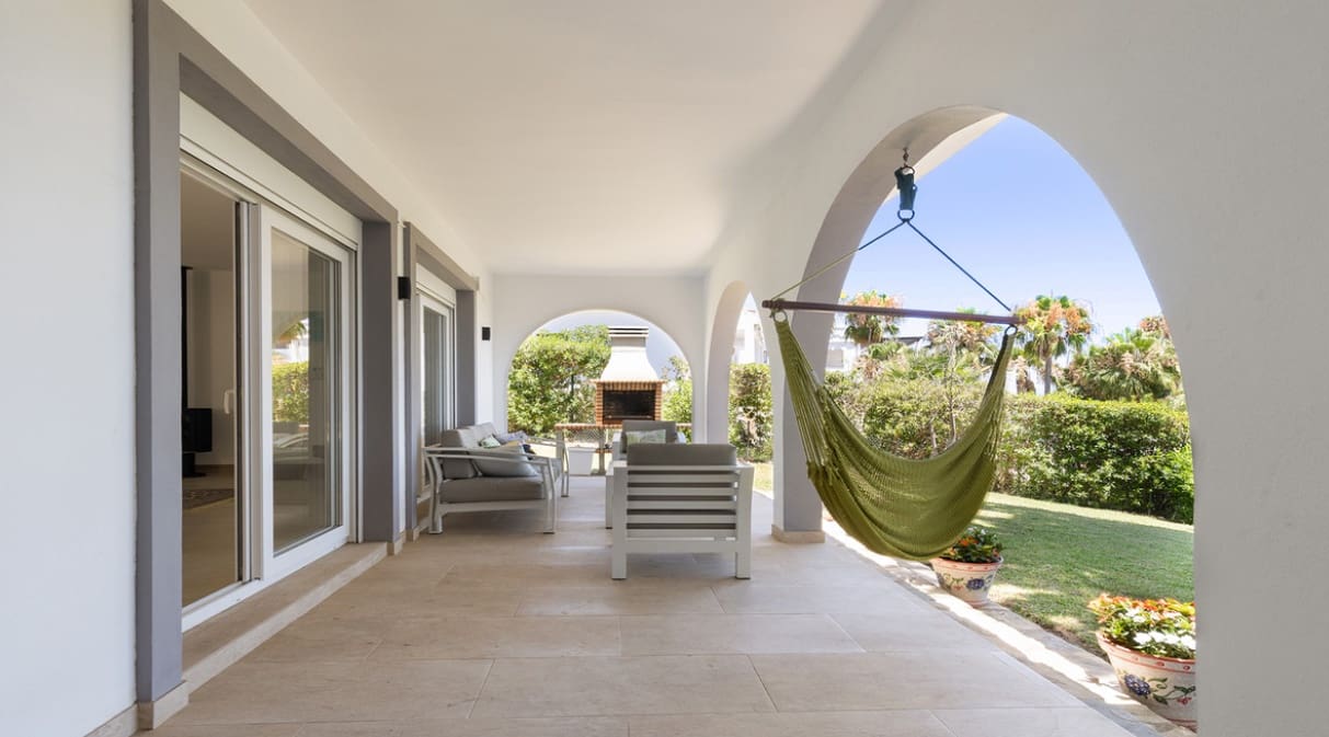 4 bedroom Villa for sale in Manilva with pool - € 1,100,000 (Ref: 10049997)