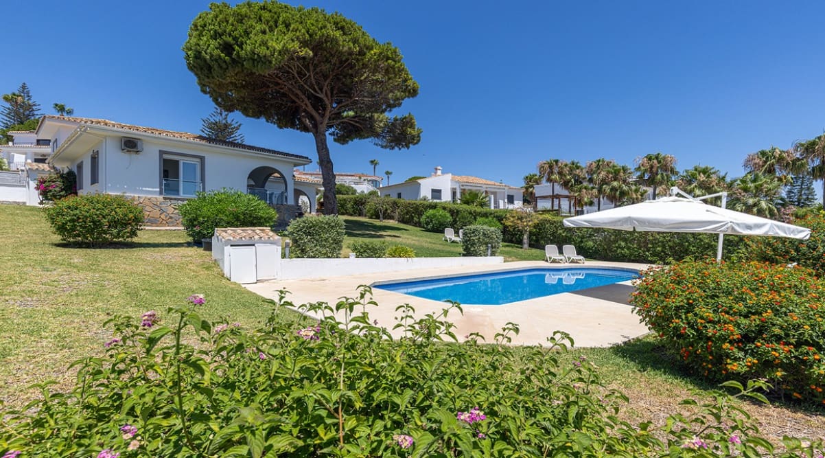 4 bedroom Villa for sale in Manilva with pool - € 1,100,000 (Ref: 10049997)